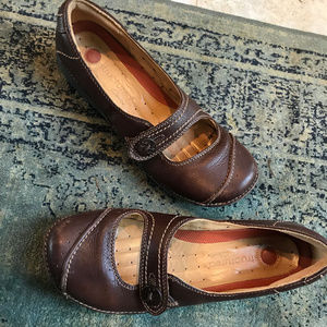 CLARKS STRUCTURED BROWN LEATHER SHOES 8.5 M